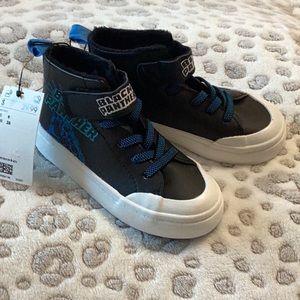 Little boys size 9 black Panther high top sneakers with Velcro